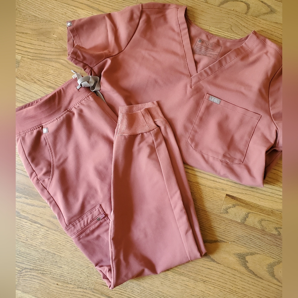 Mauve Figs Scrub Set